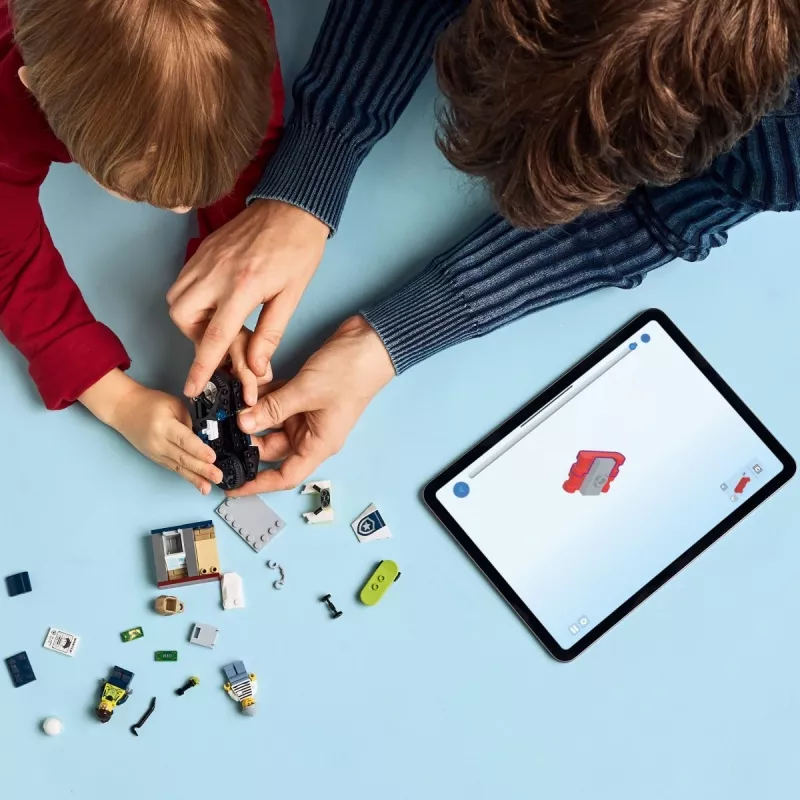 Zestaw LEGO City Pościg na motocyklu policyjnym 60455 — 65 elementów, 2 minifigurki, wiek 4+