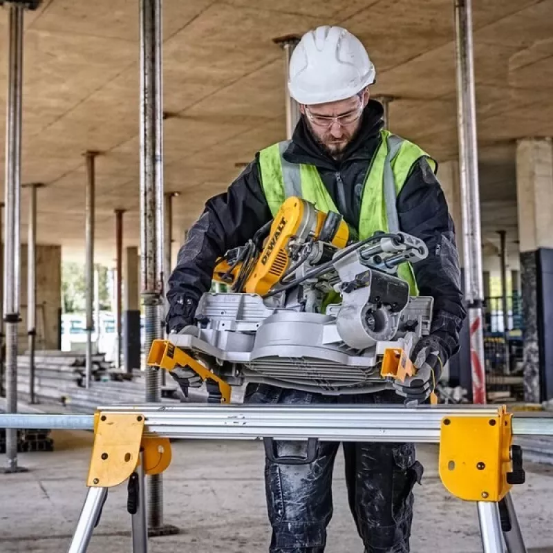 Stojak do piły ukośnej DeWalt DE7033 — aluminiowy stojak składany, 4 nogi, rozkładany do 2,5 m, udźwig 227 kg, 16 kg