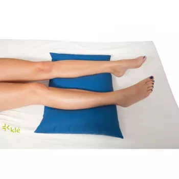 Poduszka do pozycjonowania podczas snu Aston KLASSIK D ergonomiczna regulowana podpórka pod nogi 530×350 mm piankowa niebieska
