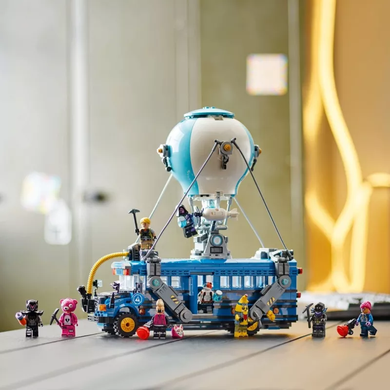 Zestaw konstrukcyjny LEGO Battle Bus 77073