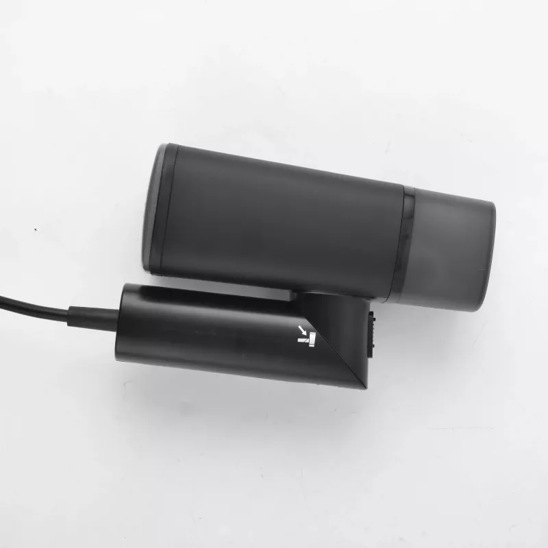 Żelazko parowe SEVERIN DG 3282 — 1400 W, zbiornik na wodę 0,13 L, parowanie pionowe, przewód 1,8 m, czarne