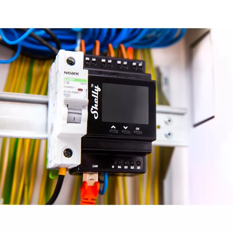 Moduł przekaźnikowy na szynę DIN Shelly 4-kanałowy Pro 4PM Wi‑Fi, 4 kanały, AC 110–240 V, pomiar mocy i energii, montaż na szynie DIN
