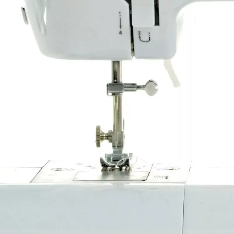 Mechaniczna maszyna do szycia Łucznik Lena 2019 — podstawowy model mechaniczny, 16 programów, 24 W, wolne ramię, dziurka 4-etapowa