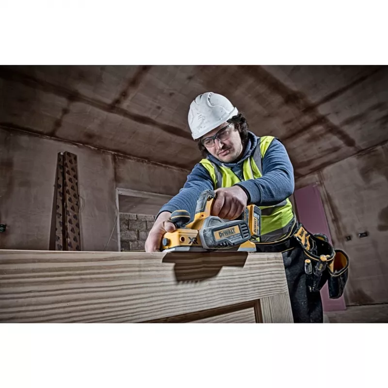 Strug ręczny DeWALT DCP580N-XJ — akumulatorowy Li-Ion, szerokość strugania 82 mm, 15 000 obr./min, 2,5 kg