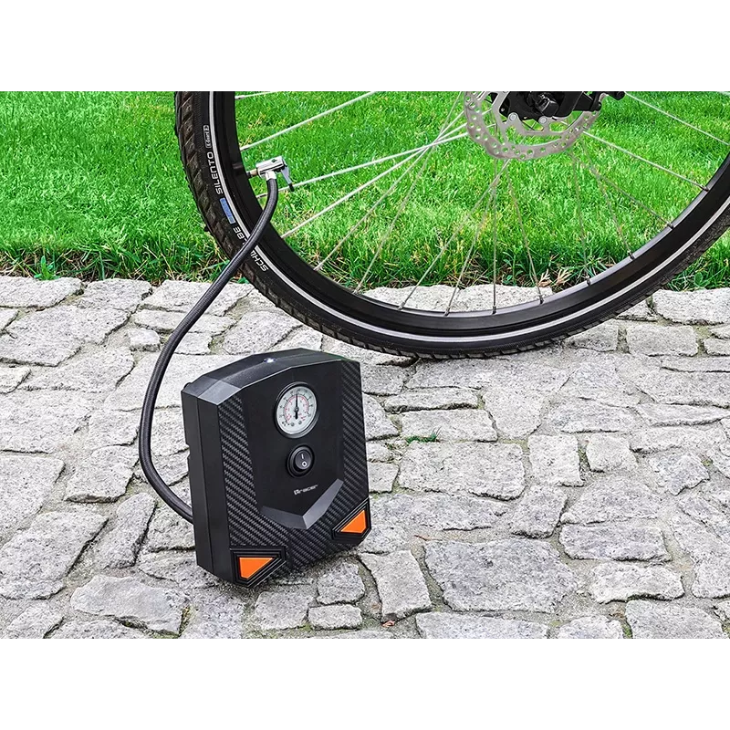 Przenośna pompka powietrza TRACER RES-03ML 12V 150 PSI — samochodowa pompka do opon, zasilanie 12 V