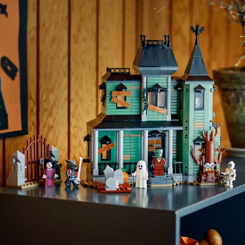 Zabawka konstrukcyjna LEGO Creator 3-w-1 Nawiedzony dom model 31167 — 736 elementów, 3 konstrukcje, 5 minifigurek