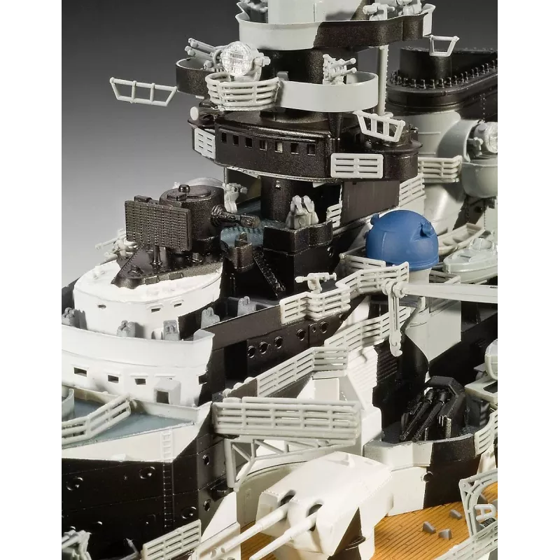 Plastikowy model statku REVELL Tirpitz w skali 1:350