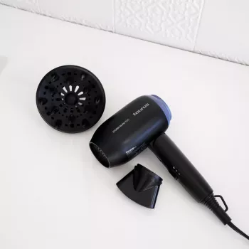 Suszarka do włosów Taurus Studio Glow 1500 — 1400 W, 3 poziomy ciepła, 2 prędkości, składana, do powieszenia, czarna