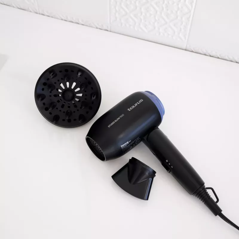 Suszarka do włosów Taurus Studio Glow 1500 — 1400 W, 3 poziomy ciepła, 2 prędkości, składana, do powieszenia, czarna