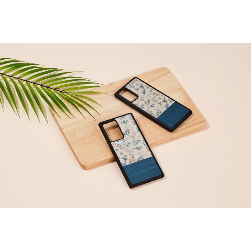 Etui na telefon Man and Wood Galaxy Note 20 — niebieski kwiat na czarnym