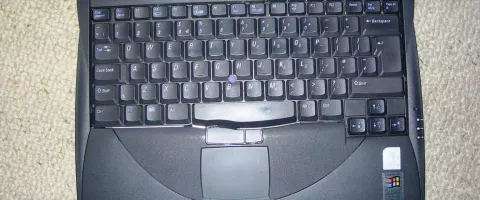 Stan baterii laptopa: nawyki ładowania przedłużające żywotność i kiedy wymienić