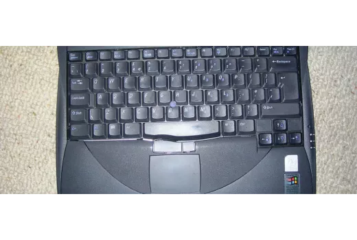 Stan baterii laptopa: nawyki ładowania przedłużające żywotność i kiedy wymienić