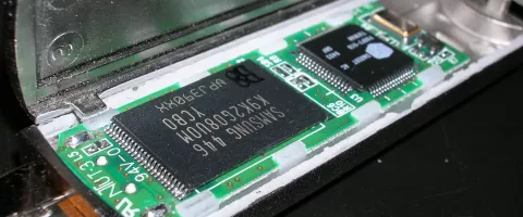 Zewnętrzny dysk SSD a pendrive USB: który nośnik przenośny wybrać?