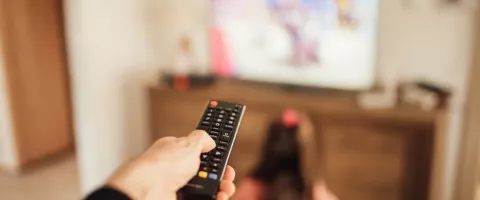 Telewizor 2026: jak wybrać rozmiar, OLED czy QLED, HDR i HDMI 2.1 bez mitów sprzedawców