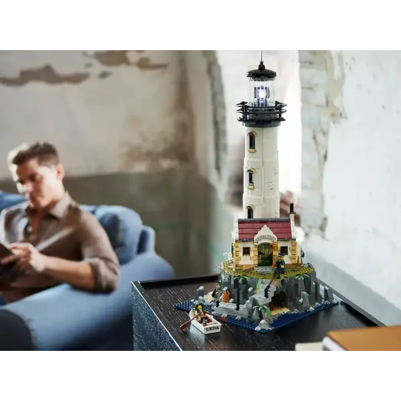 LEGO Ideas 21335 Zmechanizowana latarnia – 2065 elementów, zmotoryzowane obracające się światło, 18+