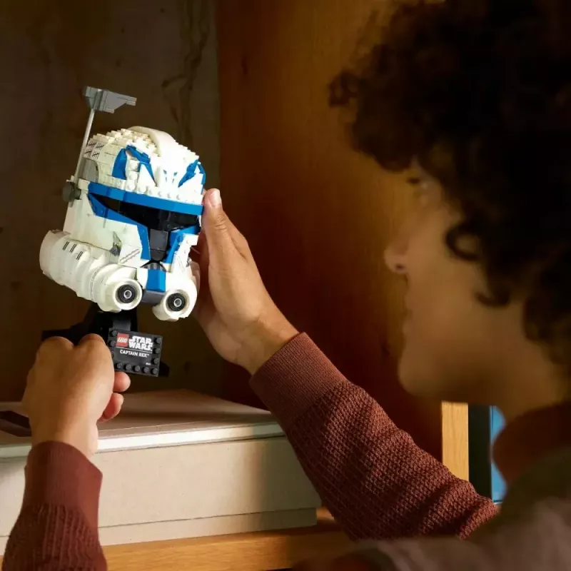 Składany kask ekspozycyjny LEGO Star Wars Kapitan Rex 75349 — 854 elementów, kolekcjonerski dla dorosłych (18+)