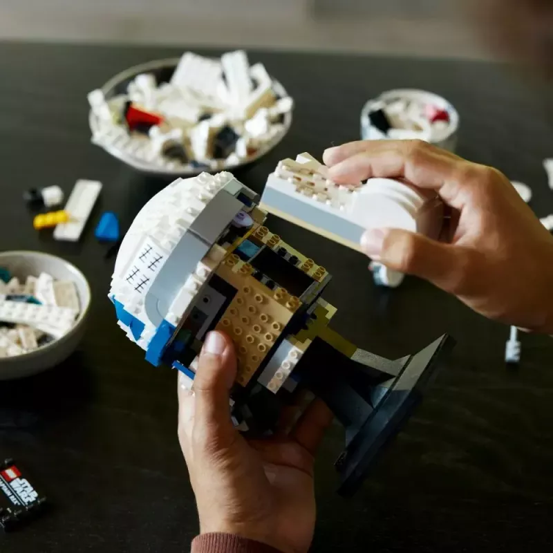 Składany kask ekspozycyjny LEGO Star Wars Kapitan Rex 75349 — 854 elementów, kolekcjonerski dla dorosłych (18+)