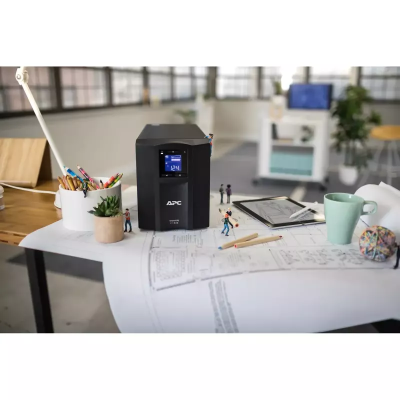 APC Smart-UPS C, Line Interactive, 1000VA, Tower, 230V, 8x IEC C13, port SmartConnect, komunikacja USB i szeregowa, AVR, wyświetlacz graficzny LCD