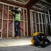 Wolnostojąca lampa robocza DeWalt DCL077-XJ, 2000 lm, IP54, akumulatorowa (akumulator sprzedawany oddzielnie)