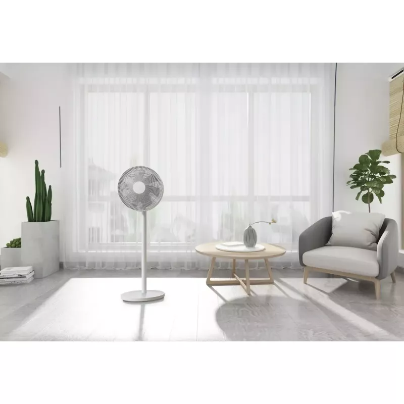 Wentylator stojący Xiaomi Mi Smart Standing Fan 2 Lite PYV4007GL — 35,6 cm 7-łopatkowy, 3 prędkości, 45 W, oscylacja 90°, regulowana wysokość 642–1000 mm, biały