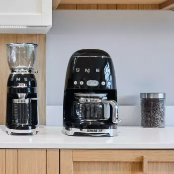 Ekspres przelewowy Smeg 1,4 L DCF02BLEU