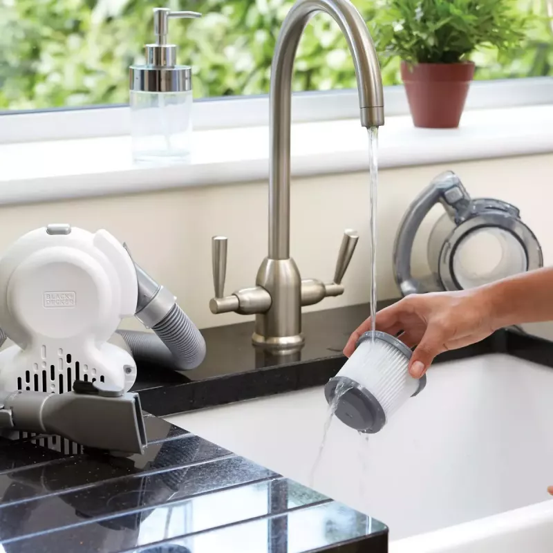 Odkurzacz ręczny Czarny & Decker PD1820L-QW — 18V Li-Ion, 1.5Ah, 0.56L bezworkowy, 15 min pracy
