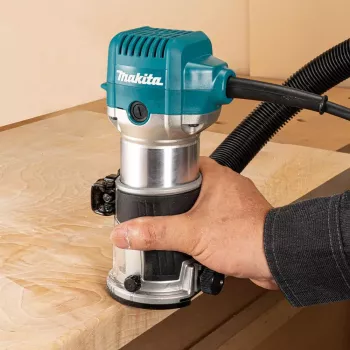 Frezarka Makita RT0702CX2J — 710 W, 10 000–34 000 obr./min, tuleja 8 mm, głębokość 0–40 mm, 1,8 kg
