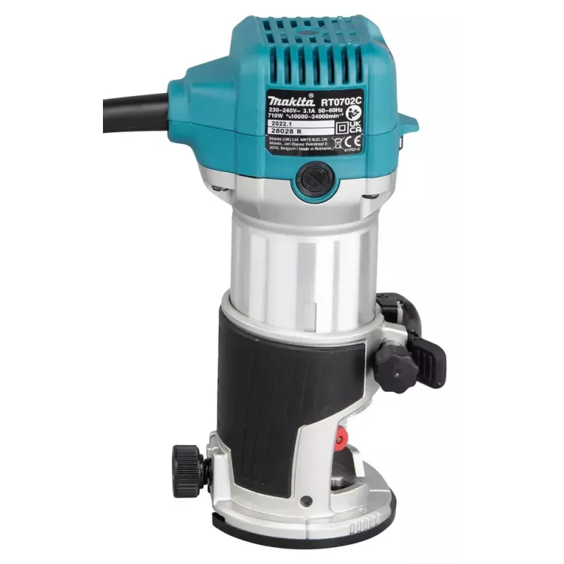 Frezarka Makita RT0702CX2J — 710 W, 10 000–34 000 obr./min, tuleja 8 mm, głębokość 0–40 mm, 1,8 kg