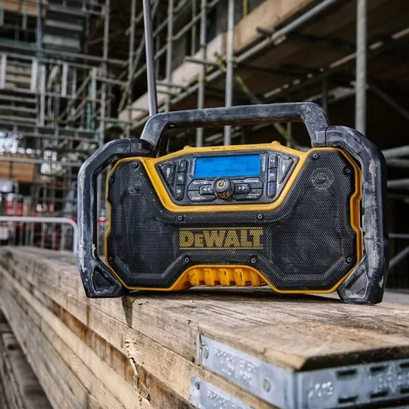 Radio przenośne DeWALT DCR029-QW DAB FM, zasilanie AC/DC, Bluetooth, ładowanie USB, wyświetlacz, czarny/żółty