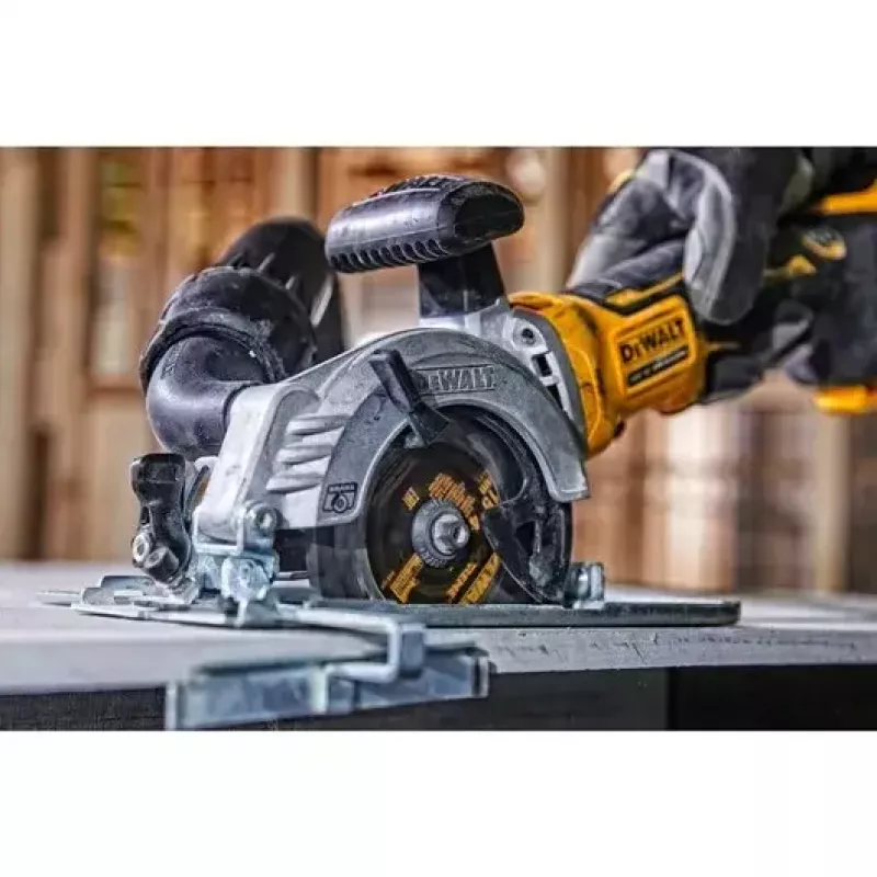 Pilarka tarczowa DeWALT DCS691N-XJ