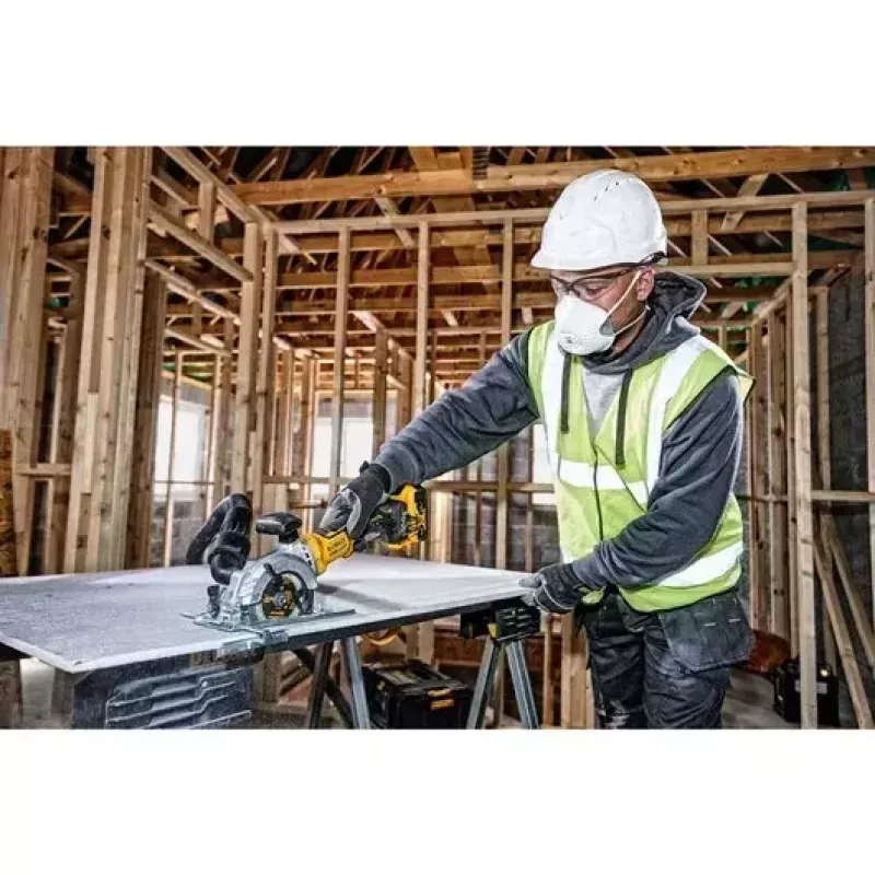 Pilarka tarczowa DeWALT DCS691N-XJ