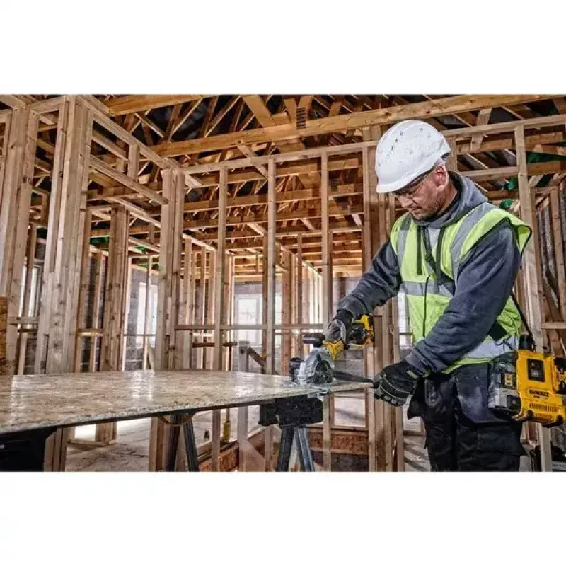 Pilarka tarczowa DeWALT DCS691N-XJ