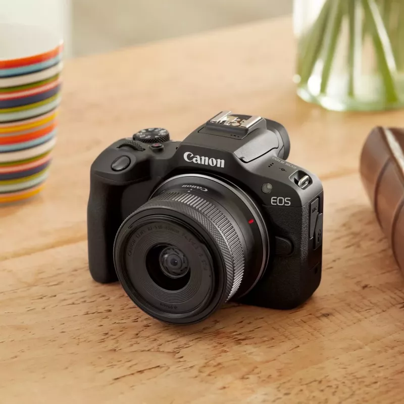 Canon EOS R100 + RF-S 18-45mm F4.5-6.3 IS STM Kit MILC 24.1 MP CMOS 6000 x 4000 pixels Czarny