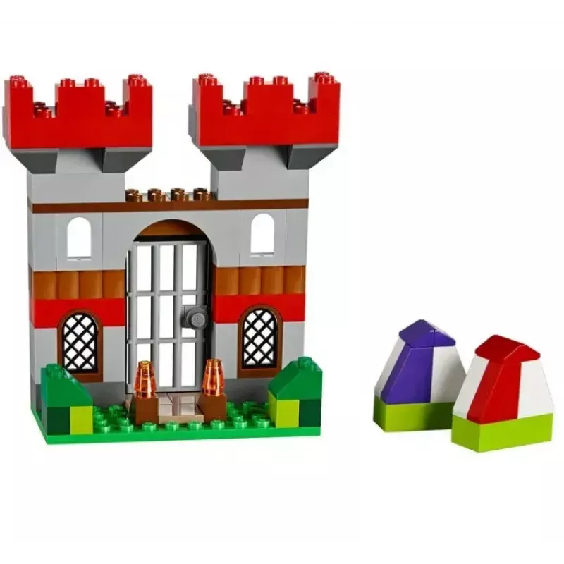 Zestaw konstrukcyjny LEGO Classic 10698 — 790 elementów, wielokolorowy, 33 kolory, zawiera zielone płyty bazowe i akcesoria