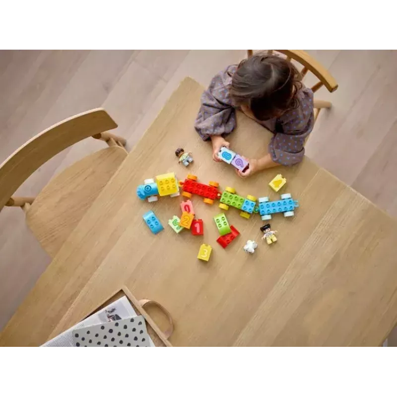 LEGO DUPLO pociąg z cyframi 10954 – pociąg edukacyjny z numerowanymi wagonikami do nauki liczenia i sortowania