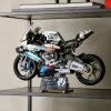 LEGO Technic motocykl BMW M1000RR 42130 ze szczegółowym silnikiem i działającym zawieszeniem