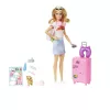 Barbie Dreamhouse Adventures Lalka i akcesoria, zestaw podróżny „Malibu” ze szczeniakiem i ponad 10 elementami, w tym działająca walizka