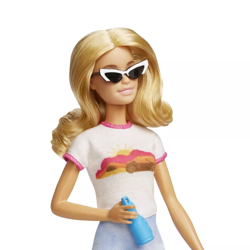 Barbie Dreamhouse Adventures Lalka i akcesoria, zestaw podróżny „Malibu” ze szczeniakiem i ponad 10 elementami, w tym działająca walizka