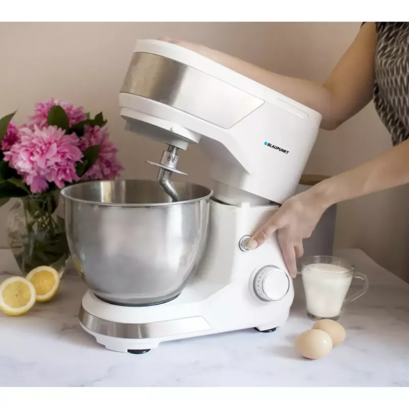 Mikser stojący BLAUPUNKT SMM501 — misa ze stali nierdzewnej 5 L, 1000 W, odchylana głowica, sterowanie obrotowe, biały