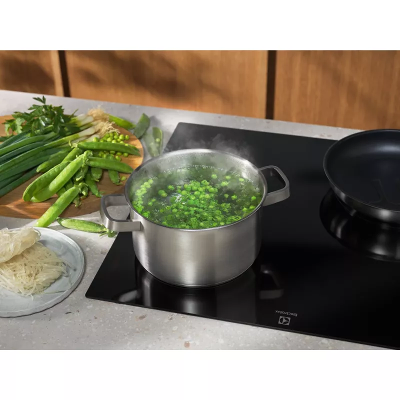 Electrolux Serie 300 LIB60420CK Czarny Do zabudowy 59 cm Strefowa płyta indukcyjna 4 stref(y)