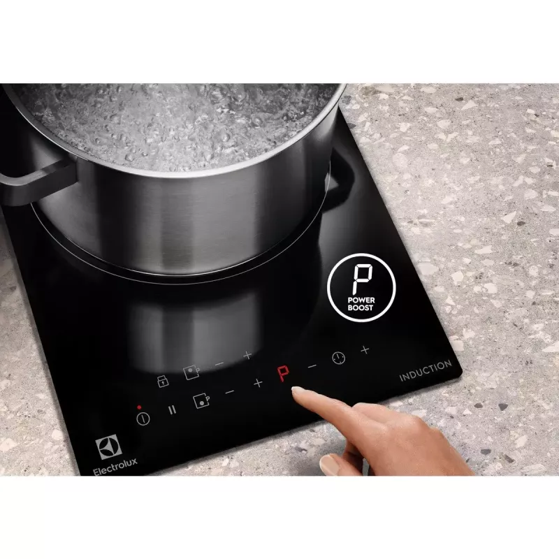 Płyta indukcyjna Electrolux LIT30230C — 2-strefowa do zabudowy, szerokość 29 cm, czarna, sterowanie dotykowe, strefy 210/145 mm