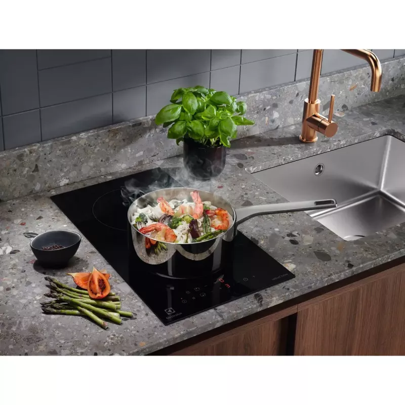 Płyta indukcyjna Electrolux LIT30230C — 2-strefowa do zabudowy, szerokość 29 cm, czarna, sterowanie dotykowe, strefy 210/145 mm