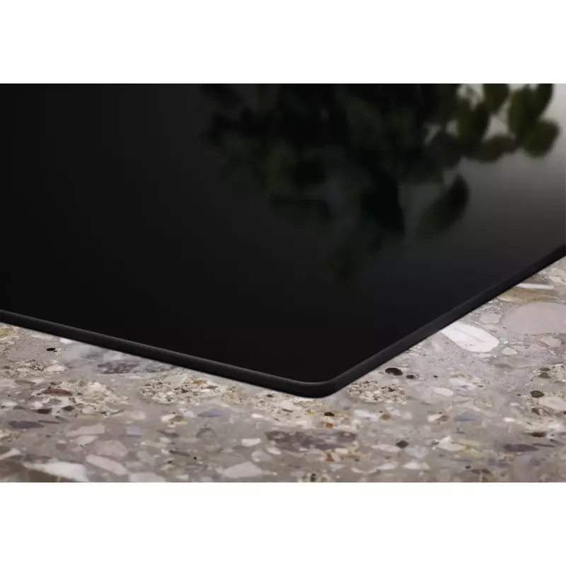 Płyta indukcyjna Electrolux LIT30230C — 2-strefowa do zabudowy, szerokość 29 cm, czarna, sterowanie dotykowe, strefy 210/145 mm