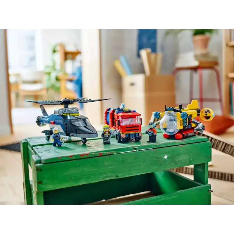 Zestaw konstrukcyjny LEGO City Zestaw kombinowany 60462 — Helikopter i wóz strażacki, 874 elementy, 3 minifigurki, wiek 7+