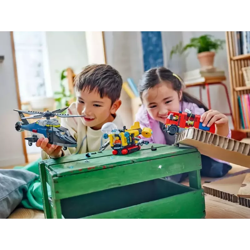 Zestaw konstrukcyjny LEGO City Zestaw kombinowany 60462 — Helikopter i wóz strażacki, 874 elementy, 3 minifigurki, wiek 7+