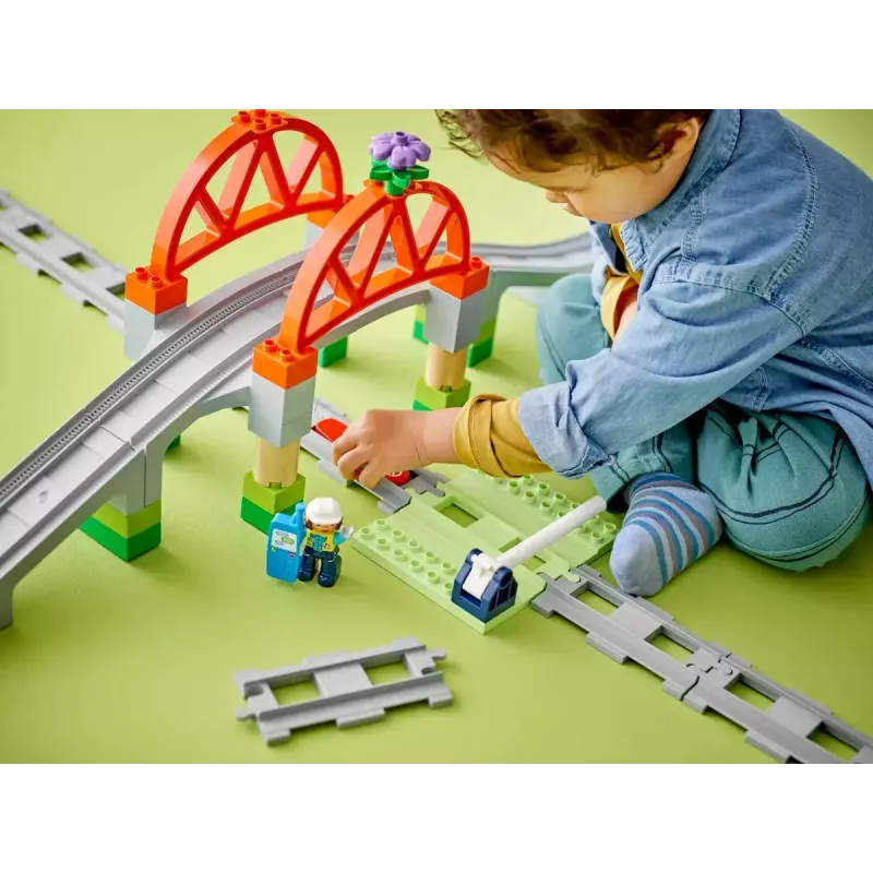 LEGO DUPLO Zestaw rozszerzający most kolejowy i tory 10426 – Most kolejowy i zakrzywione tory DUPLO dla małych dzieci