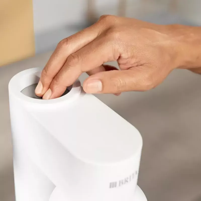 Soda maker BRITA Carbonator 1046730 biały — kompaktowy saturator nablatowy z 2 butelkami (231×126×443 mm)