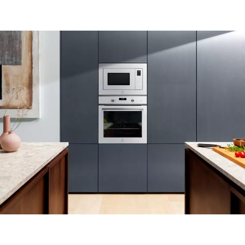 Kuchenka mikrofalowa solo Electrolux LMS2203EMX — 700 W, 20 L, stal nierdzewna/czarny, do zabudowy (56×35×38 cm)