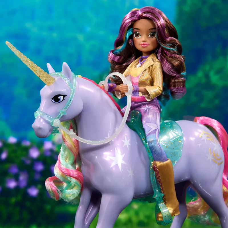 Spin Master Unicorn Academy Wildstar figurka jednorożca 11 cali z przezroczystym siodłem i uzdą, wielokolorowa, plastikowa, dla dzieci od 4 lat