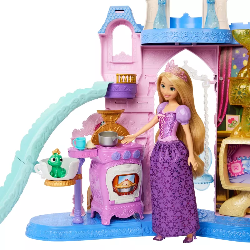 Zestaw Disney Princess Pet Palace z 7 strefami zabawy, 3 zwierzęcymi przyjaciółmi i ponad 20 meblami i akcesoriami